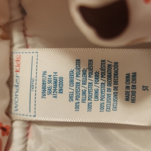 White Heart Patterned Puffer Vest with Pink Bow. Size 5T. - Picture 3 of 5